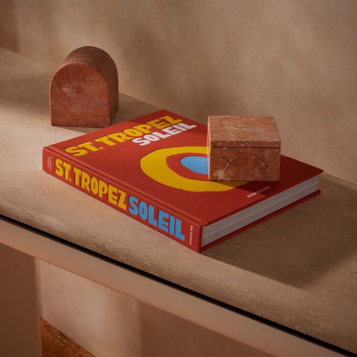 assouline st  tropez soleil book 33x25cm