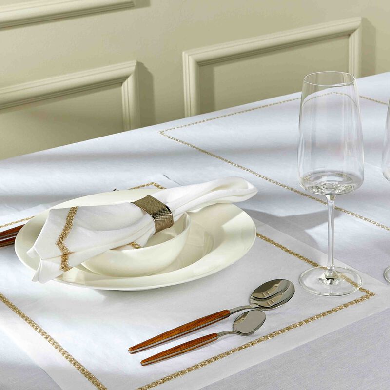 كاترين دينوال منديل روزلي باللون الذهبي