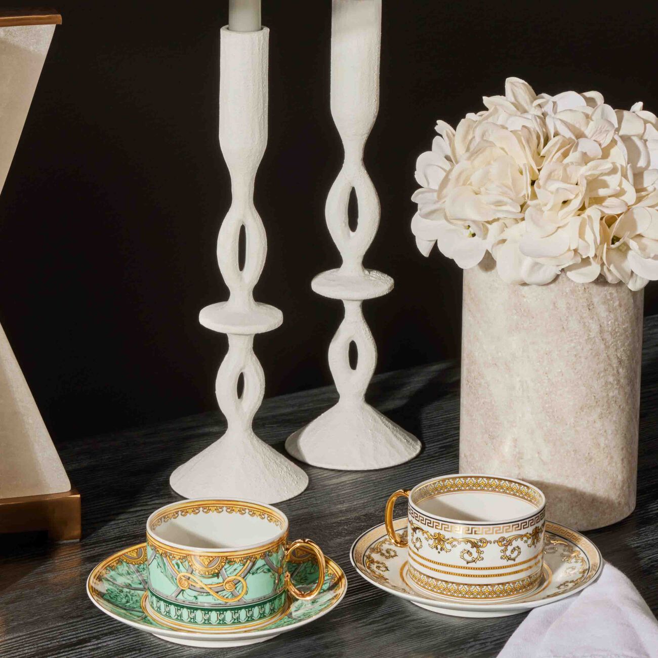 فيرساتشي طقم الشاي سكالا ديل بالاتزو باللون الأخضر