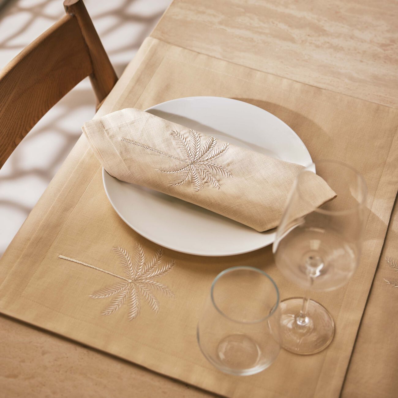 كاترين دينوال منديل بالم تري بني