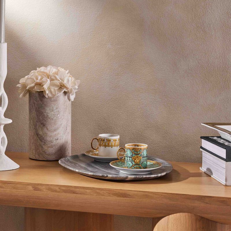 فيرساتشي فنجان القهوة سكالا ديل بالاتزو مع صحنه أخضر