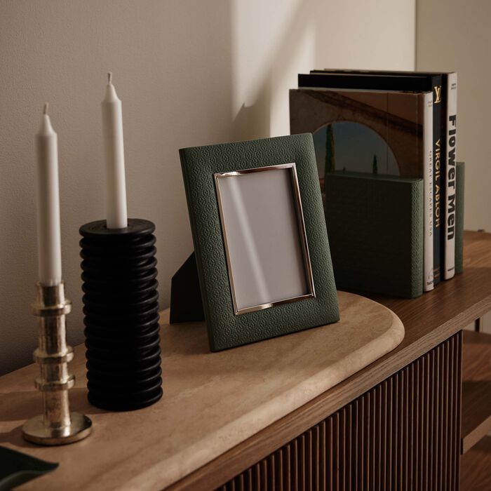 جيوبانيارا إطار الصور إيلي صعب مونوغرام أجاتا باللون الأخضر 27x21 سم