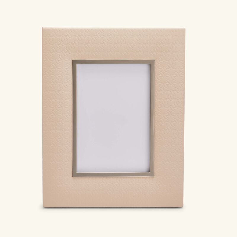 جيوبانيارا إطار الصور إيلي صعب مونوغرام تورون باللون البيج 24x19 سم