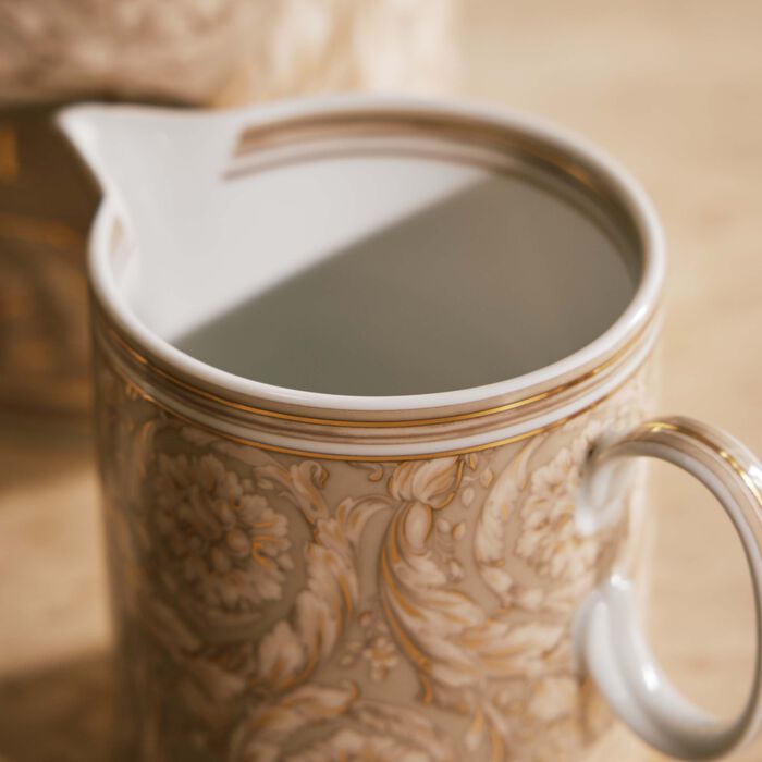 فيرساتشي مقشدة باروكو بلون البيج