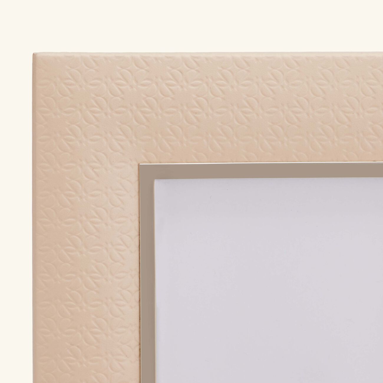 جيوبانيارا إطار الصور إيلي صعب مونوغرام تورون باللون البيج 24x19 سم