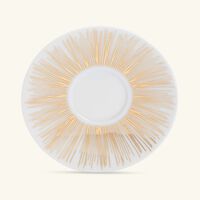 صلصال طقم تمرة بالتعاون مع رزان العزوني سترايبس توب المؤلف من فنجانين للقهوة مع صحنيهما باللون الذهبي