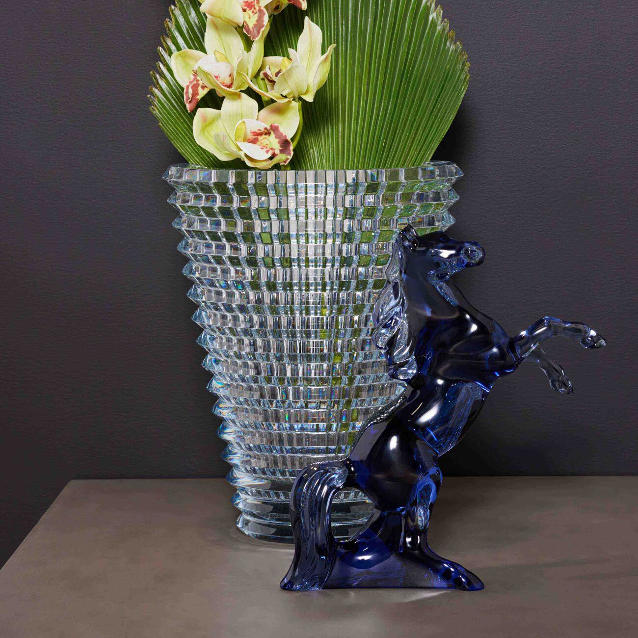 باكارا منحوتة مارينجو ميدنايت على شكل حصان متوسطة زرقاء