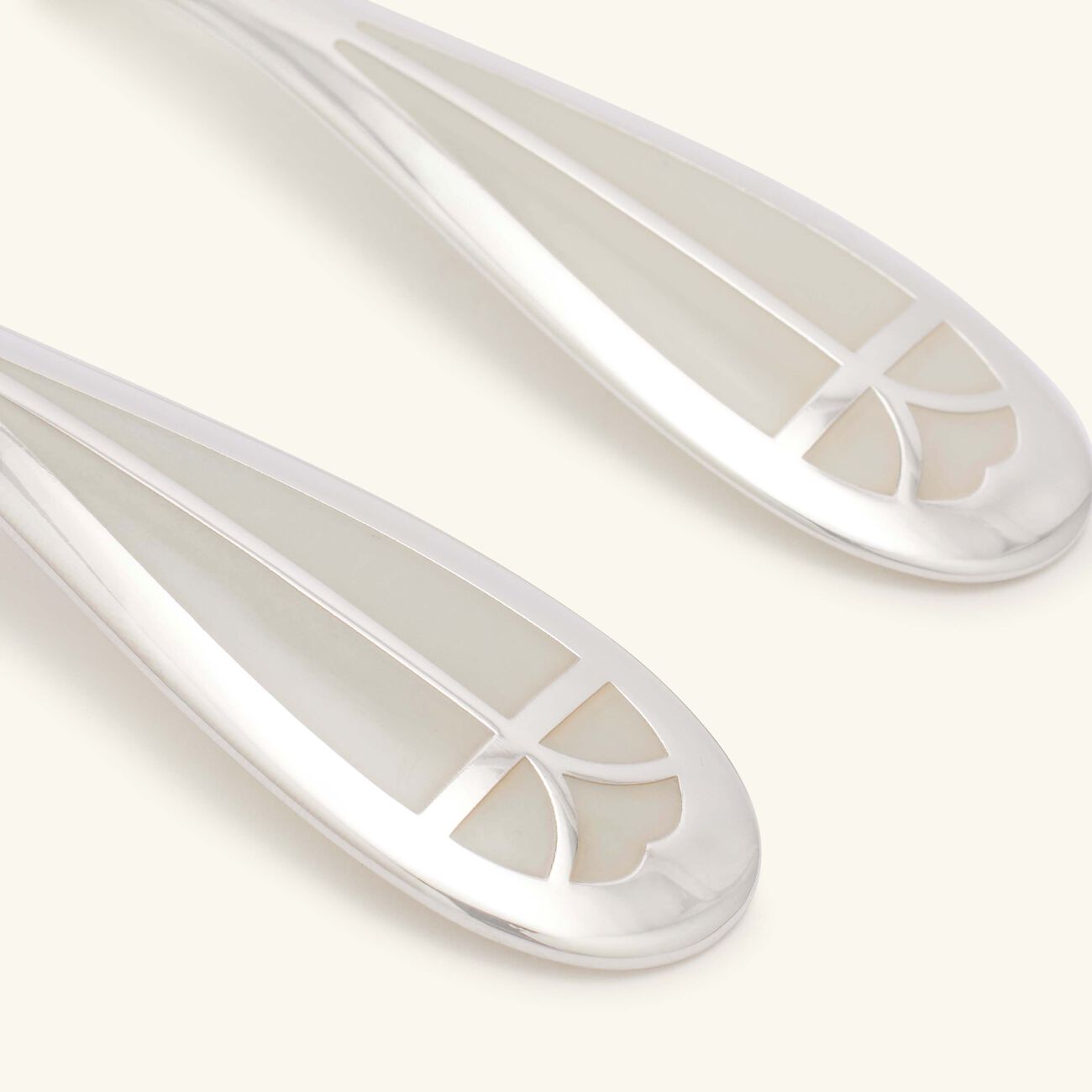 كريستوفل طقم كوارتز تاليسمان للأطفال من قطعتين أبيض