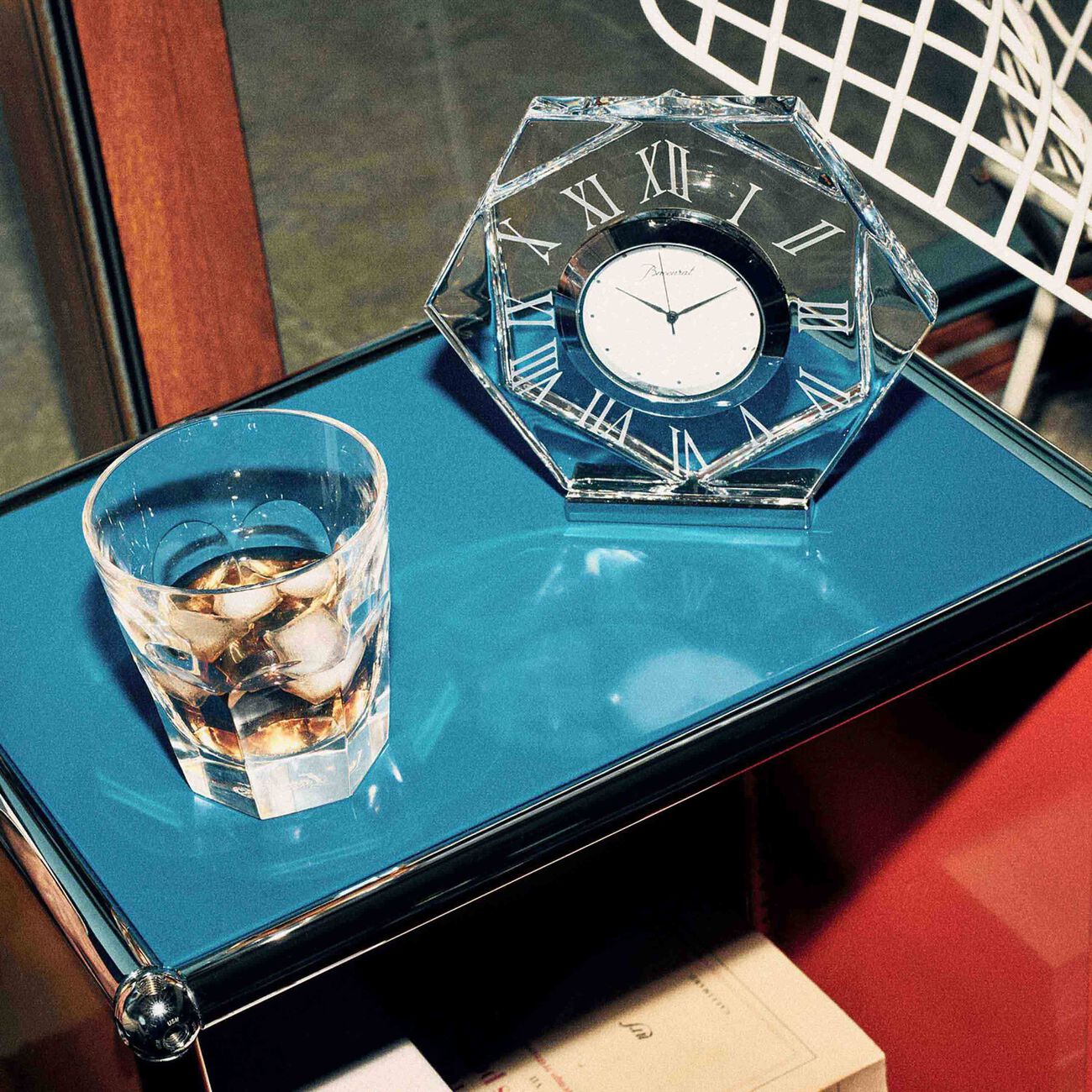 باكارا ساعة الحائط أبيس شفافة