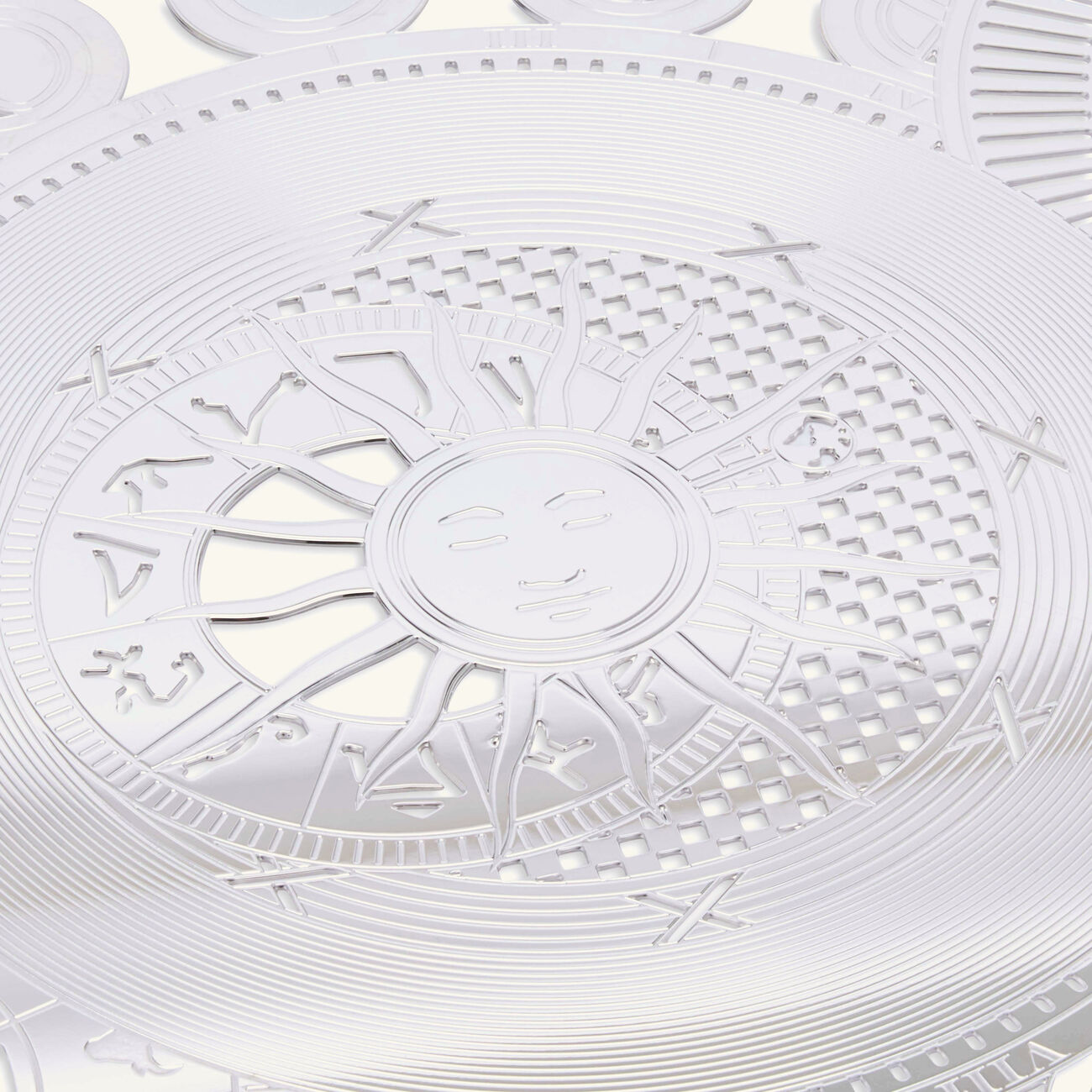 قطعة ديكور للمائدة ريڤ كوزميك باللون الفضي كريستوفل قطعة ديكور للمائدة ريڤ كوزميك باللون الفضي