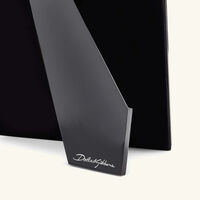 دولتشي أند غابانا كازا إطار صور خشبي مطلي بالورنيش أسود 17 22 سم