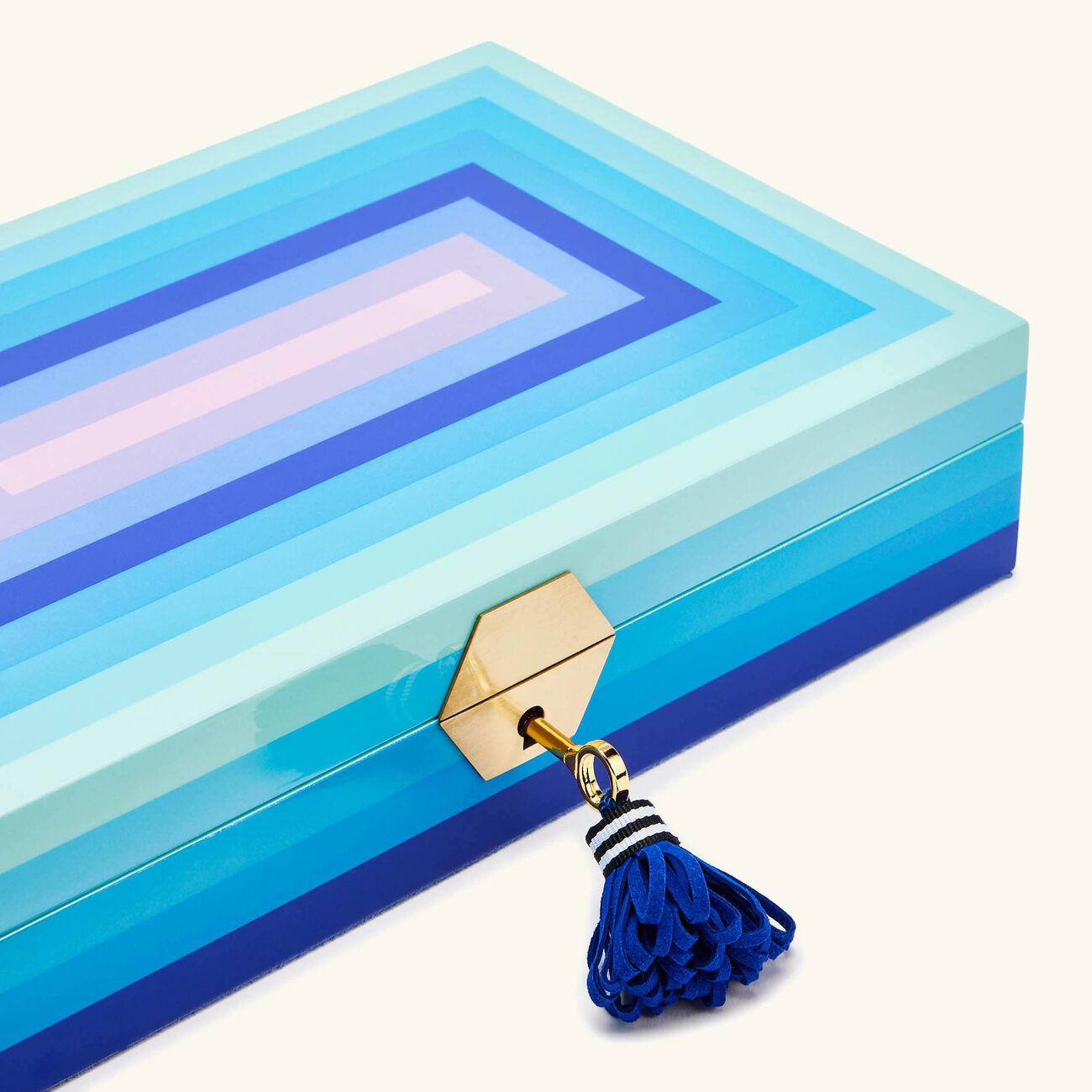 علبة المجوهرات المطلية بالورنيش الأزرق سكالا جوناثان أدلر علبة المجوهرات المطلية بالورنيش الأزرق سكالا