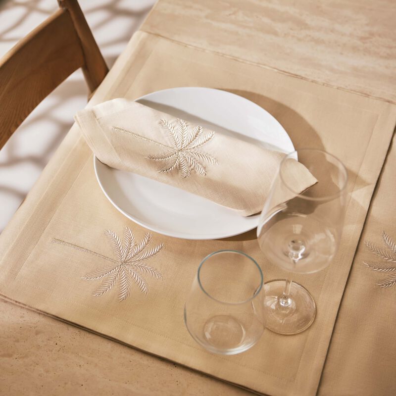 كاترين دينوال مفرش الأطباق بالم تري بني