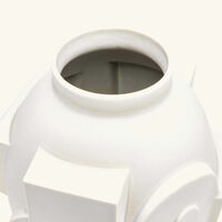 مزهرية ميتروبوليس كبيرة بيضاء جوناثان أدلر مزهرية ميتروبوليس كبيرة بيضاء