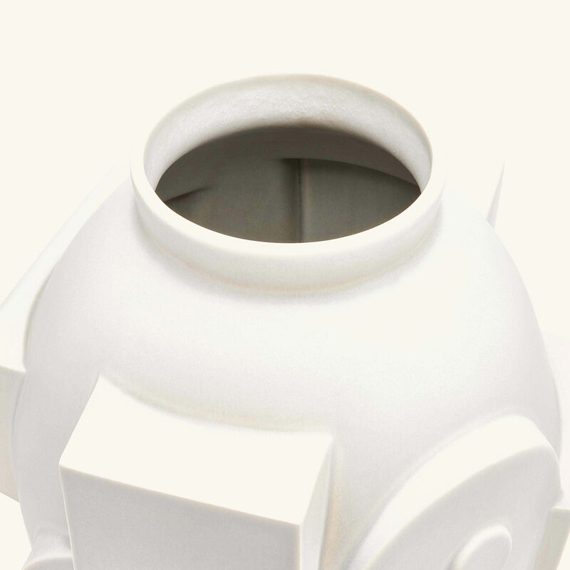 مزهرية ميتروبوليس كبيرة بيضاء جوناثان أدلر مزهرية ميتروبوليس كبيرة بيضاء