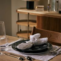 DG Logo Dinner Plate Round 26cm Set Of 2 dolce gabbana casa dg logo dinner plate round 26cm set of 2