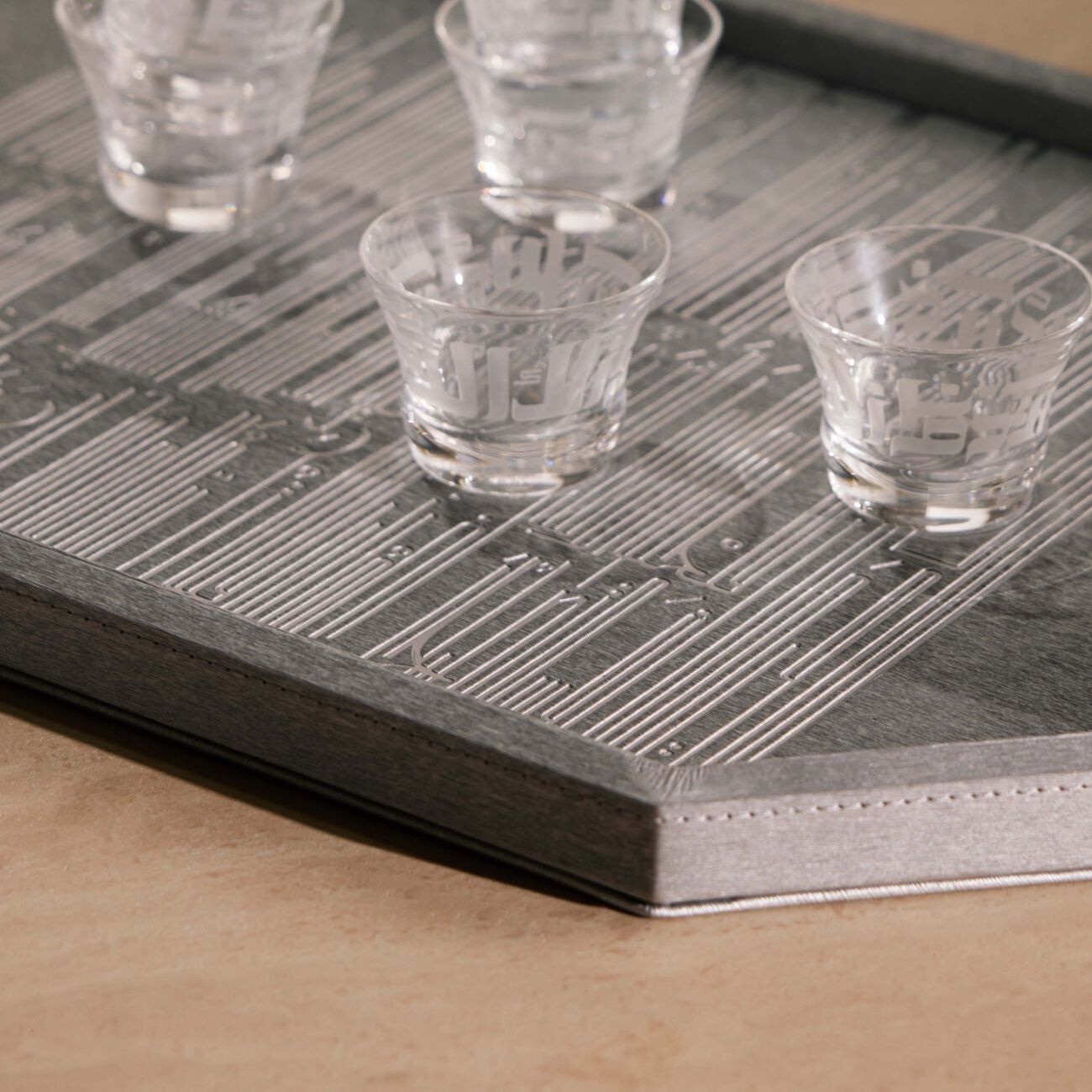 دملاج صينية الضيافة حياة فضيّة اللون بتصميم مستطيل 49   34 سم