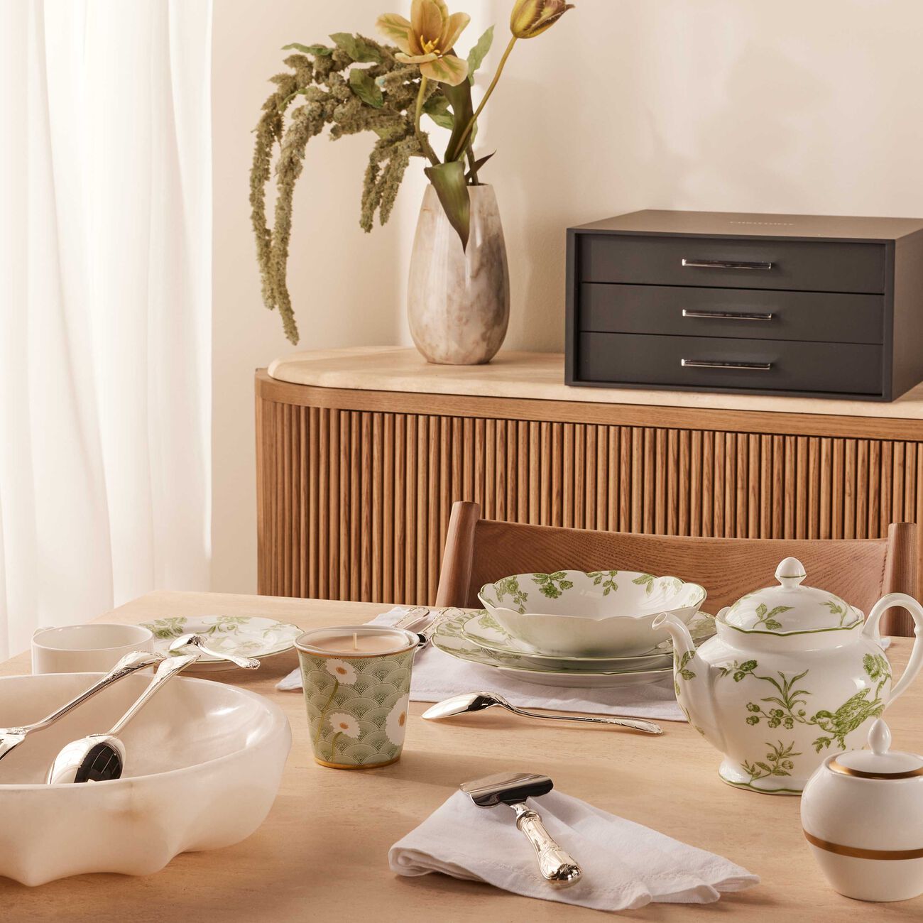 كريستوفل طقم الفضيات مارلي مؤلف من 75 قطعة باللون الفضي