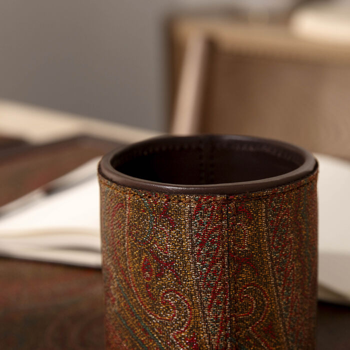 إيترو حامل الأقلام أرنيكا باللون البني