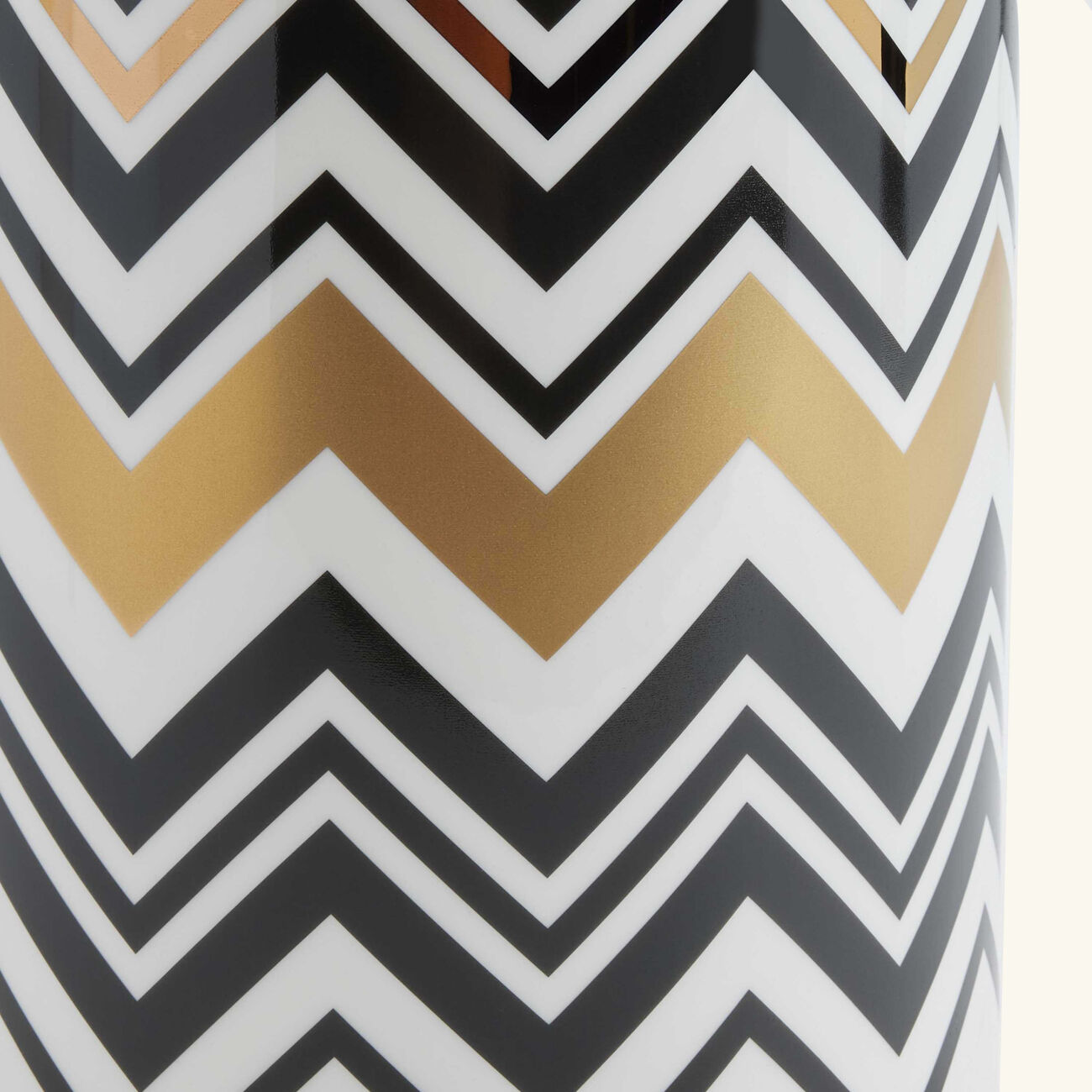 ميسوني هوم مزهرية زيك زاك متوسطة مزينة بنقش متعرج