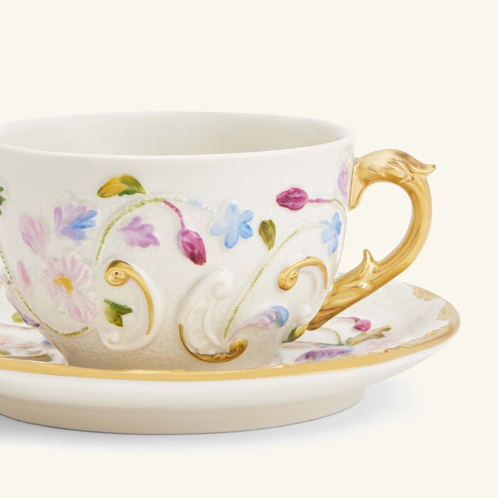 فيلاري فنجان الشاي تاورمينا مع صحنه متعدد الألوان