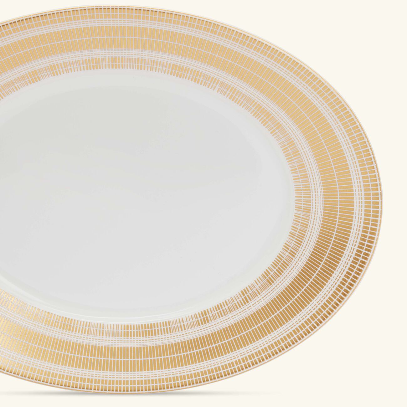 برناردو طبق الضيافة كانيس بيضاوي باللون الذهبي