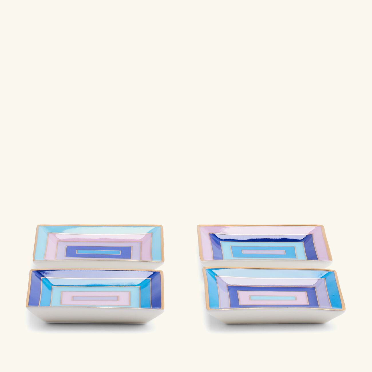 طقم سكالا مؤلف من 4 صينيات للحلى والمجوهرات صغيرة باللون الأزرق جوناثان أدلر طقم سكالا مؤلف من 4 صينيات للحلى والمجوهرات صغيرة باللون الأزرق