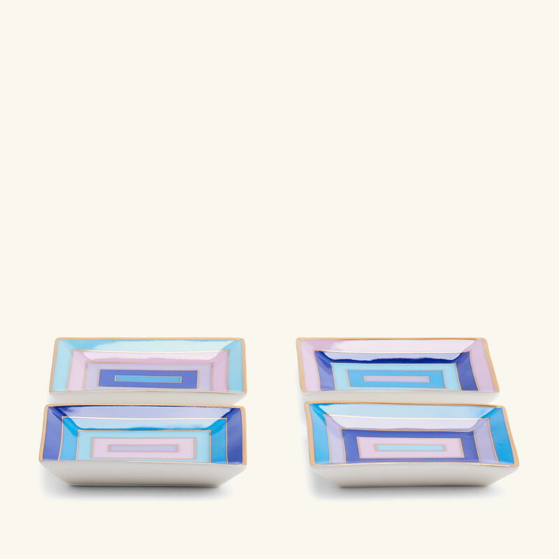 طقم سكالا مؤلف من 4 صينيات للحلى والمجوهرات صغيرة باللون الأزرق جوناثان أدلر طقم سكالا مؤلف من 4 صينيات للحلى والمجوهرات صغيرة باللون الأزرق