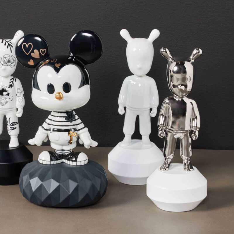 لادرو منحوتة ذا غيست صغيرة باللون الفضي