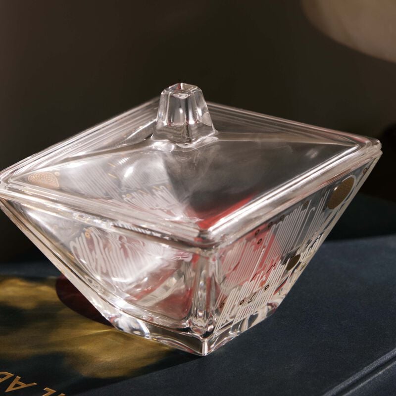 دملاج وعاء الضيافة حياة ذهبي اللون