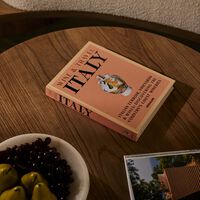 assouline wine   travel italy book 33x25cm