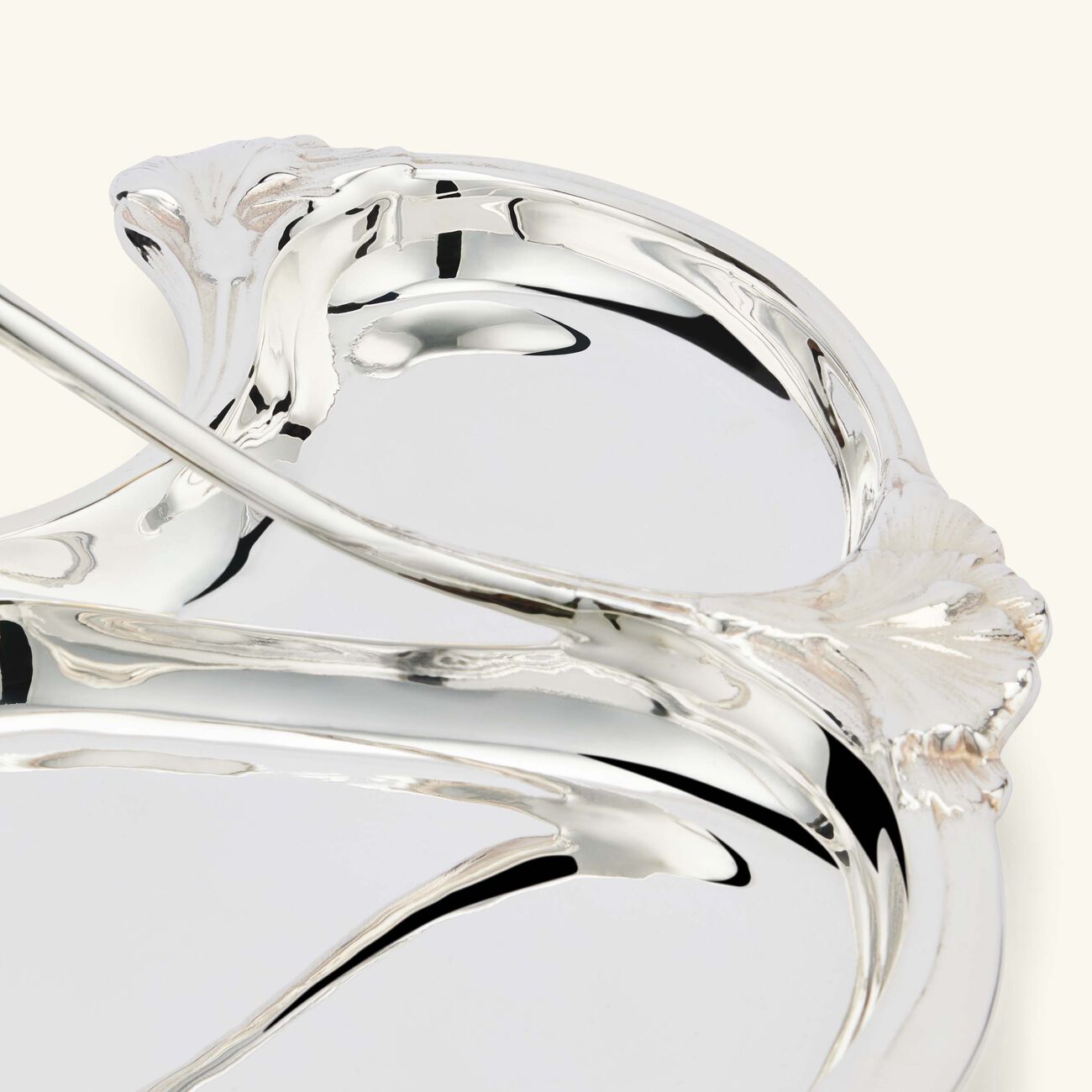 وعاء المكسرات غاليا كارنايشن سيرفر باللون الفضي كريستوفل وعاء المكسرات غاليا كارنايشن سيرفر باللون الفضي