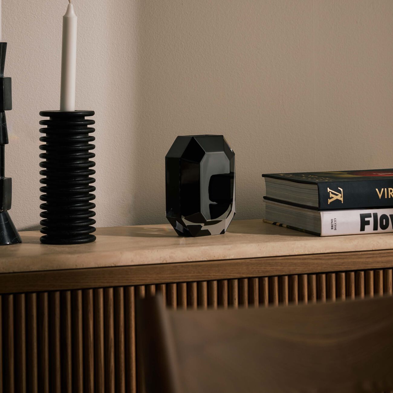 باكارا مزهرية أوكتوجون باد السوداء الصغيرة