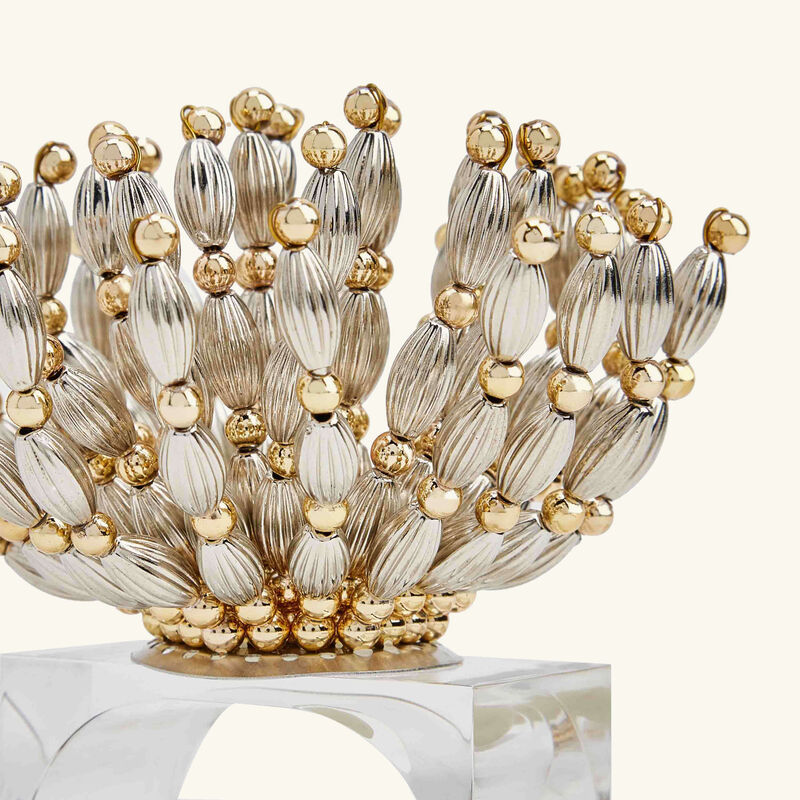 حلقة مناديل المائدة مزينة بالخرز باللون الفضي كيم سيبيرت حلقة مناديل المائدة مزينة بالخرز باللون الفضي