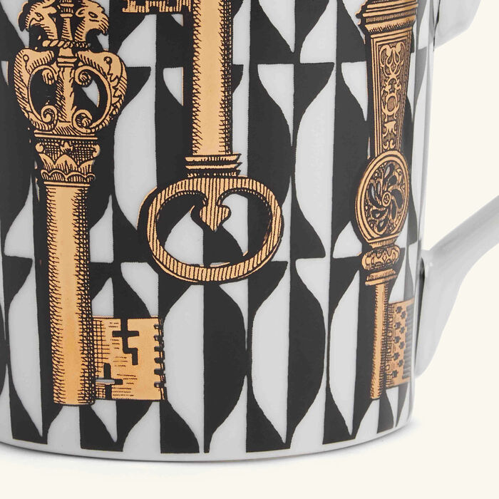 fornasetti chiavi mug pattern