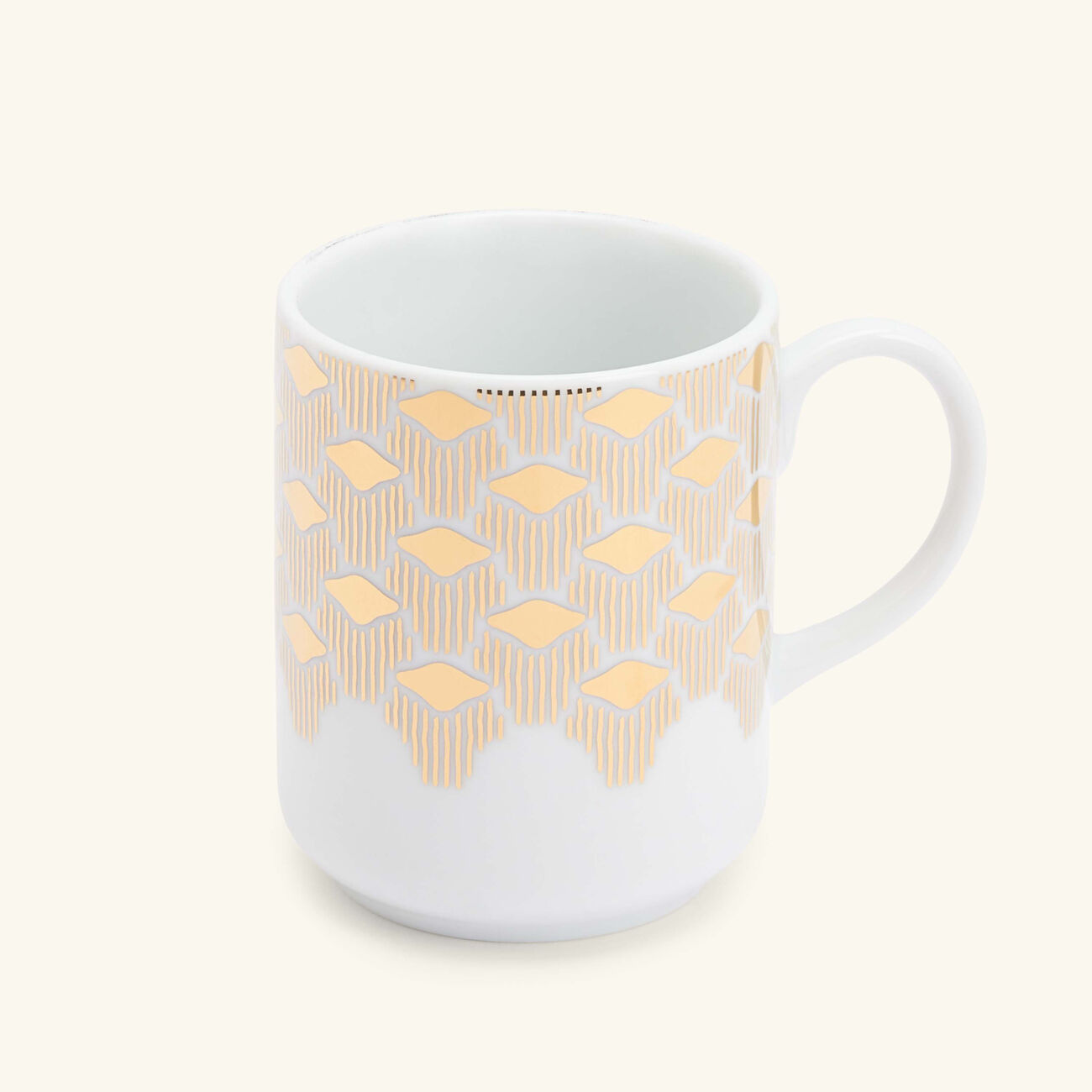 صلصال طقم تمرة بالتعاون مع رزان العزوني المؤلف من كوبين للشاي والقهوة باللون الذهبي