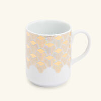 صلصال طقم تمرة بالتعاون مع رزان العزوني المؤلف من كوبين للشاي والقهوة باللون الذهبي