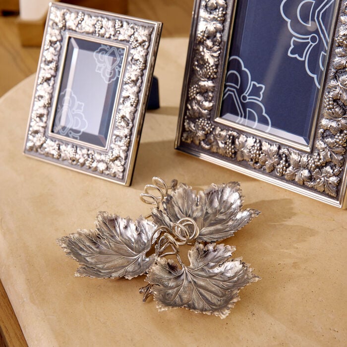 buccellati 3 vine leaves centerpiece small