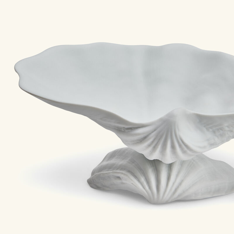 لوبجيه قطعة ديكور مركزية نبتون متوسطة باللون الأبيض