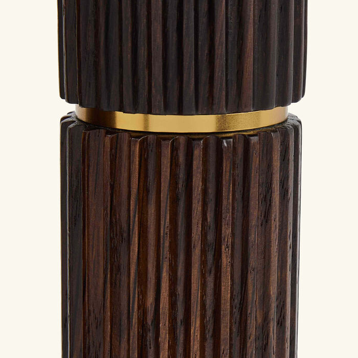 مرشتان للملح والفلفل مصنوعتان من خشب البلوط باللون البني لوبجيه مرشتان للملح والفلفل مصنوعتان من خشب البلوط باللون البني