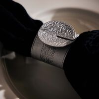 دملاج طقم نغم من إكسسوارات المائدة باللون الفضي   6 قطع