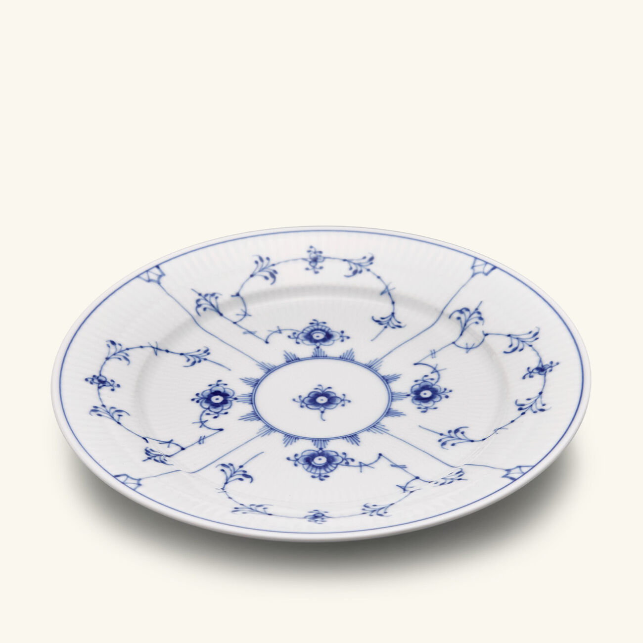 رويال كوبنهاغن طبق حلويات بلو فلوتد بلاين مستدير أبيض 22 سم