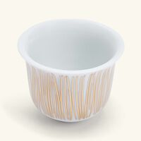 صلصال طقم تمرة بالتعاون مع رزان العزوني سترايبس المؤلف من فنجانين للقهوة العربية باللون الذهبي