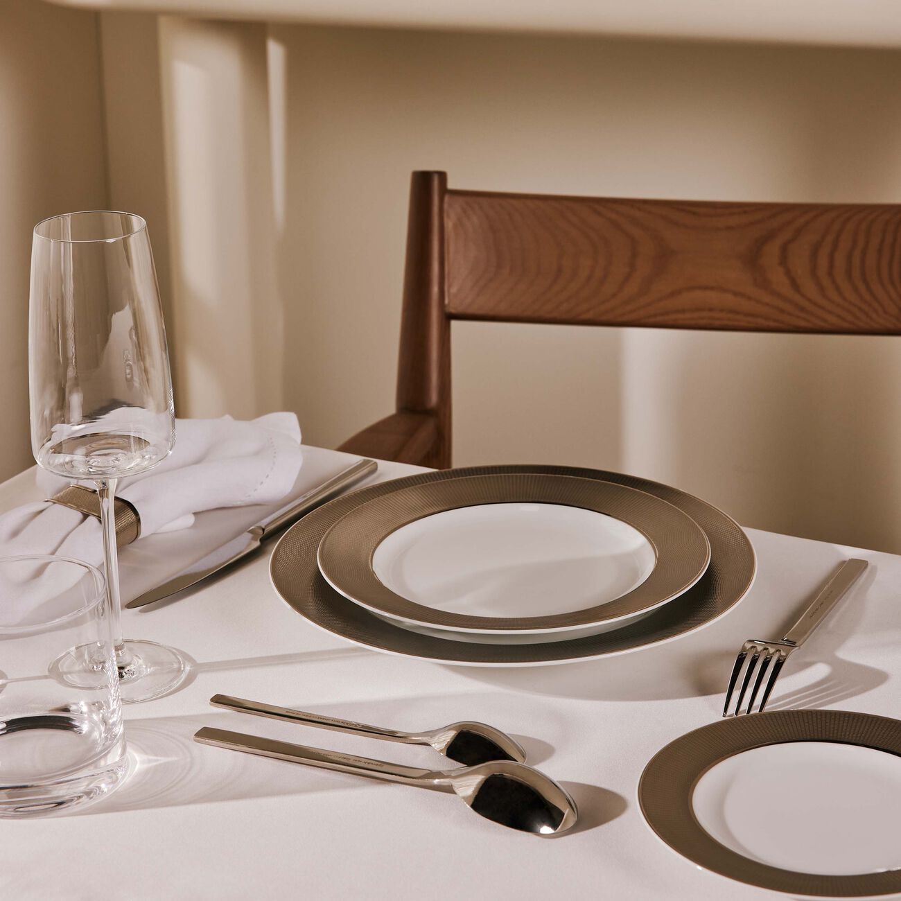 Penthouse Hewitt Salad Plate Round Grey 22cm ralph lauren home penthouse hewitt salad plate round grey 22cm