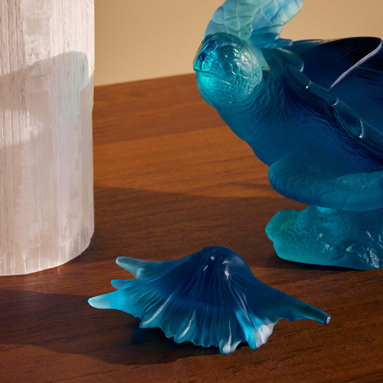 daum mer de corail shell figurine mini blue