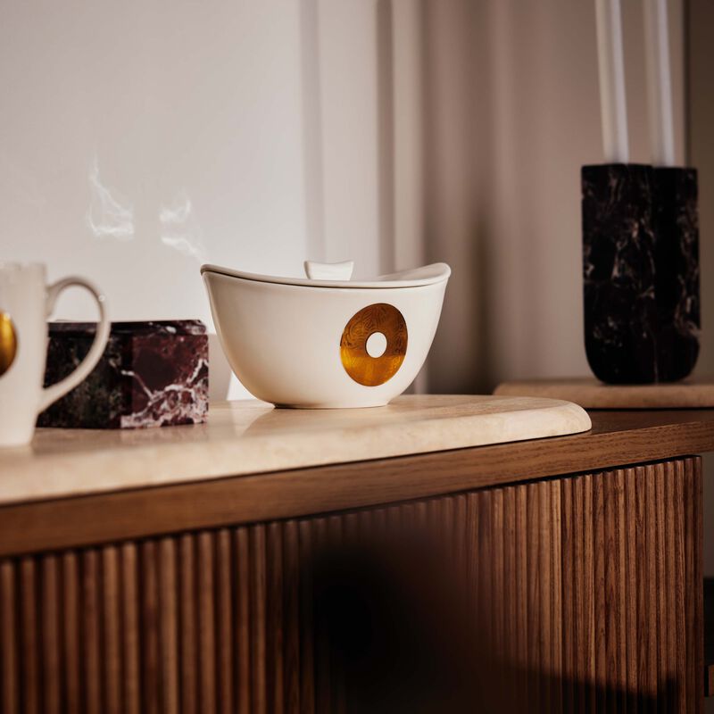 دملاج وعاء قمر للضيافة مع غطاء باللون الأبيض   23 سم