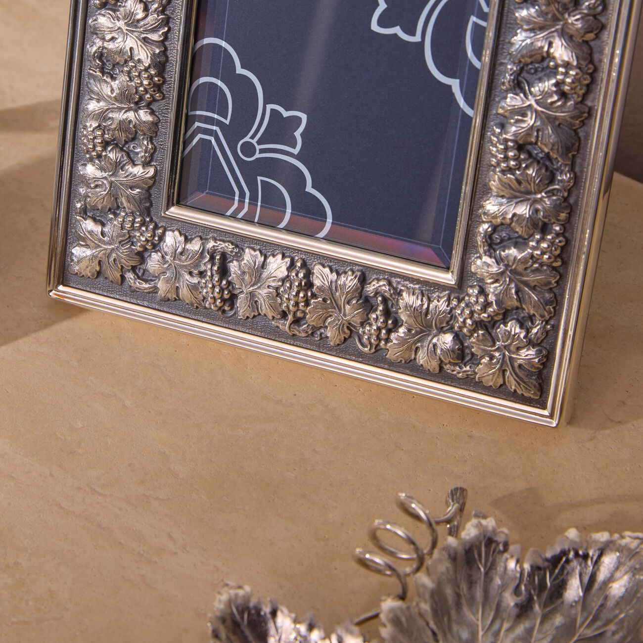 buccellati grapes leaves picture frame 8x12cm