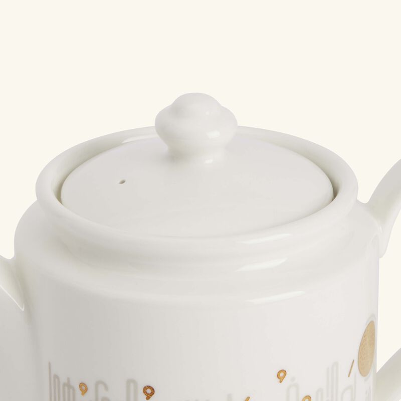 دملاج إبريق الشاي حياة باللون الذهبي