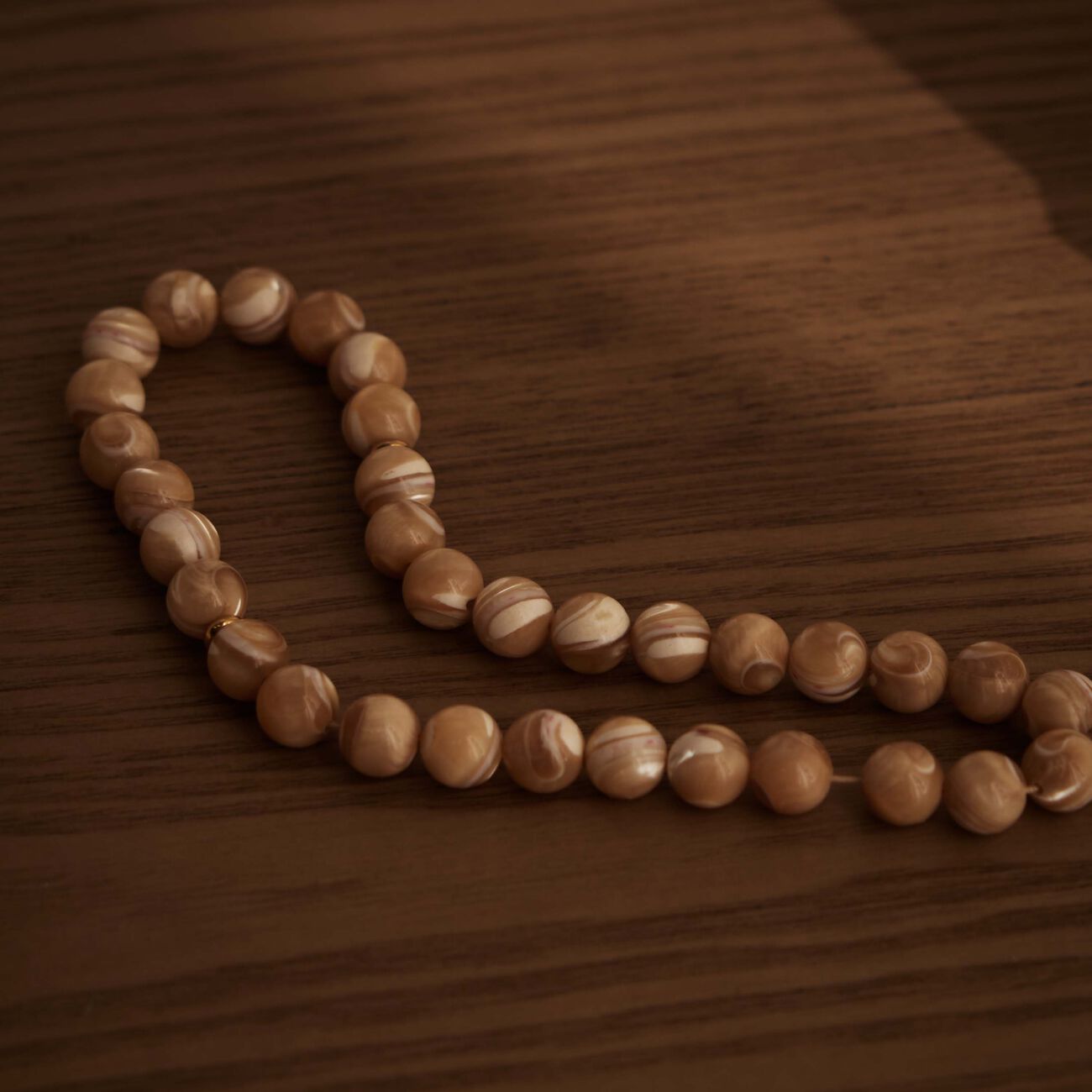 لايت اوف سكينة طقم شكر كاراميل شيل من عطر ومسبحة