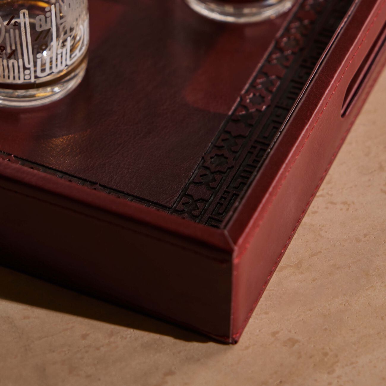 دملاج صينية الضيافة شفا مستطيلة باللون الأحمر 40   27 سم